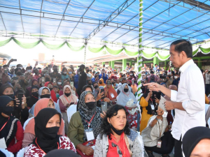 Jokowi : “Bansos Bisa Ditambah Lagi Jika APBN Pemerintah Berlebih”