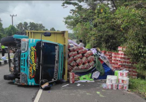 Alami Laka Tunggal, Muatan Ratusan Dus Mihol Diduga Tak Kantongi Izin