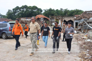 Peduli Bencana Gempa Cianjur, Pemprov Kep. Babel Serahkan Bantuan dan Kunjungi Korban