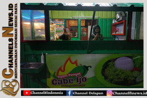 Ayam Penyet Sambal Ijo ‘Mpo-Teh’ Pedasnya Bikin Tobat