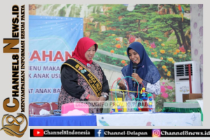 Beri Kesan Terbaik untuk Kep. Babel, Sri Utami Serahkan 2 Buku Pendidikan 