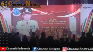 Mahfud MD Beri Penghargaan Upakarti Artheswara Tinarbuka kepada Walikota Pangkalpinang