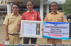 Bupati Bangka Selatan, Raih Penghargaan Sebagai Penggerak Koperasi Terbaik