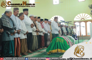 Bersama Ratusan Jemaah, Pj Gubernur Safrizal Ikut Salatkan Jenazah Ayahanda ‘Atok Kulop”