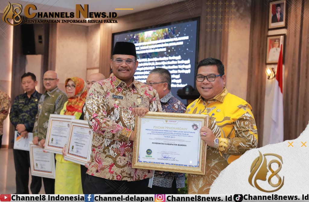 Pj Gubernur Safrizal Serahkan Sertifikat Penganugerahan Predikat Penilaian Kepatuhan Penyelenggaraan Pelayanan Publik