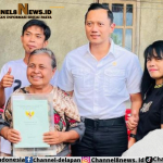 Hari Pertama Jadi Menteri Kepemimpinan Jokowi AHY Bagi Serifikat di Manado