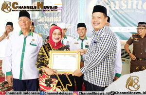 Ramadhan Asik, Plt Bupati Labuhanbatu Serahkan Zakat Kepada Masyarakat Rantau Utara