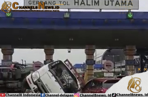 Belum Layak Nyetir Jadi Penyebab Truk Tabrak Sejumlah Mobil di GT Halim