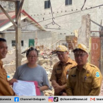 Pj Wako Pangkalpinang Serahkan Dokumen Kependudukan Ke Korban Kebakaran Kampung Bintang