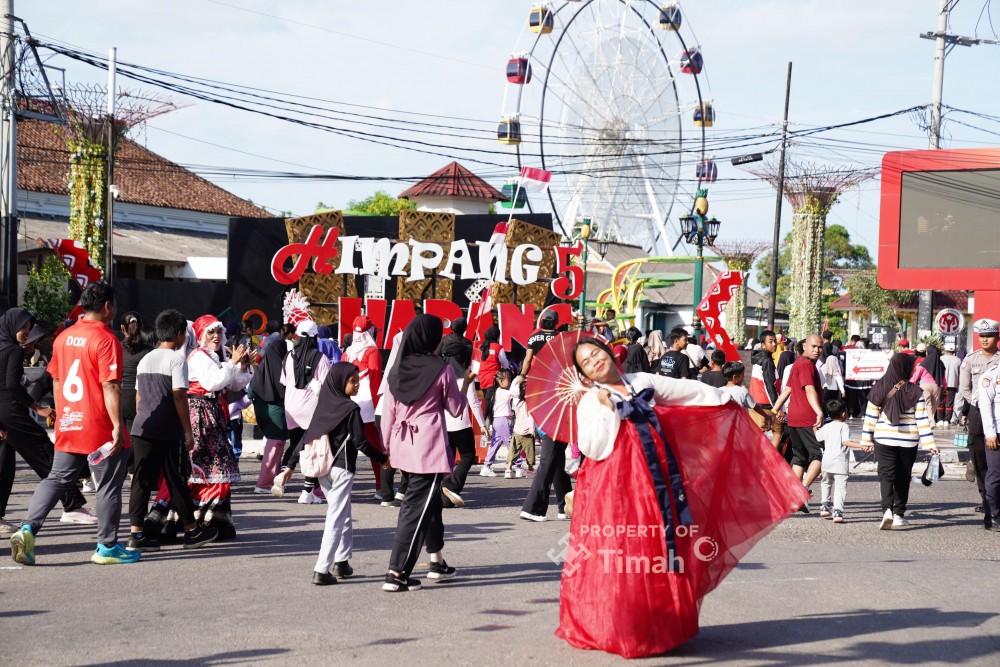 Warga Bangka Selatan Unjuk Kostum Unik di Pekan Sehat HUT ke-49 PT Timah