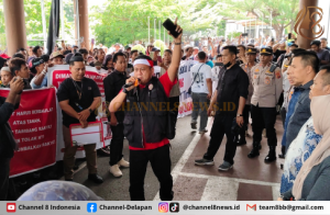 Massa Kembali Geruduk Kantor DPRD, Minta Legislator Babel di Pusat Respon Aspirasi Rakyat