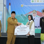 Peringatan Hari Sumpah Pemuda, Gubernur Hidayat Serahkan Bantuan Beasiswa dan Penghargaan Bagi Mahasiswa Babel Berprestasi