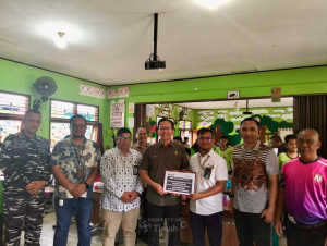 DPN Tinjau Program MBG di Kabupaten Belitung, PT Timah Serahkan Bantuan Peralatan Makan dan Alat Tulis untuk Siswa SDN 24 Tanjungpandan