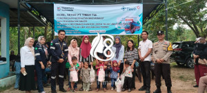 Dukung Penanganan Stunting, PT Timah Tbk Serahkan Puluhan Paket Makanan Tambahan untuk Warga Teluk Uma