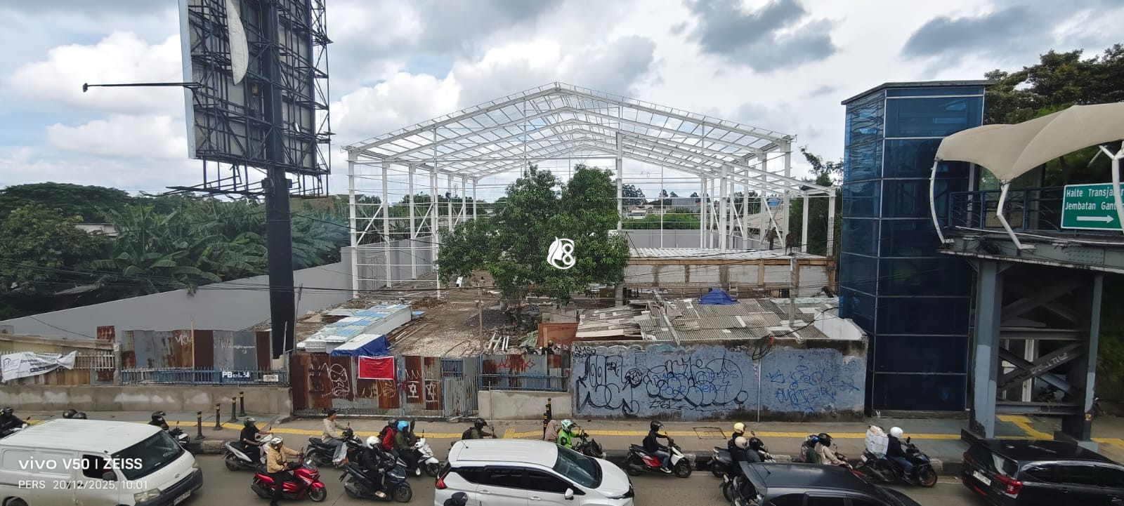 Bangunan Tanpa PBG di Daan Mogot Tetap Beroperasi Meski Disegel, Ketegasan Pemkot Jakbar Dipertanyakan