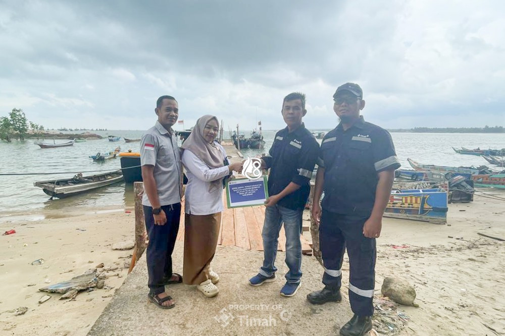 Perkuat Ekonomi Pesisir, PT Timah Tbk Perbaiki Dermaga di Desa Air Lintang