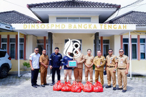 PT Timah Tbk Serahkan Ratusan Paket Sembako untuk Warga Terdampak Banjir di Kabupaten Bangka Tengah