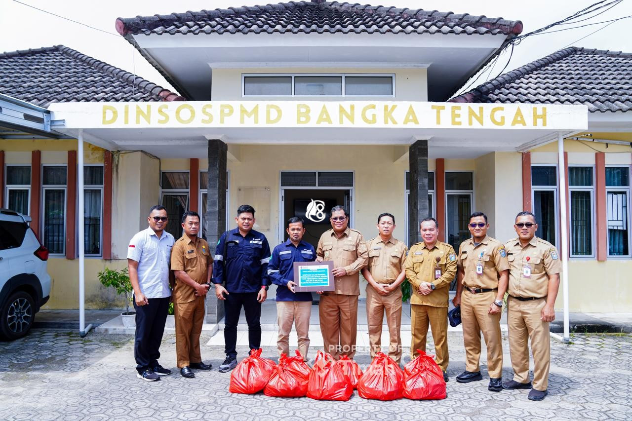 PT Timah Tbk Serahkan Ratusan Paket Sembako untuk Warga Terdampak Banjir di Kabupaten Bangka Tengah