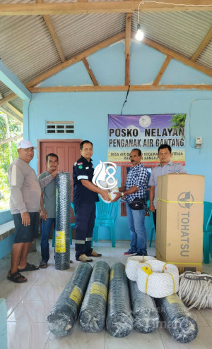 PT Timah Tbk Berikan Bantuan kepada Kelompok Nelayan di Bangka Barat