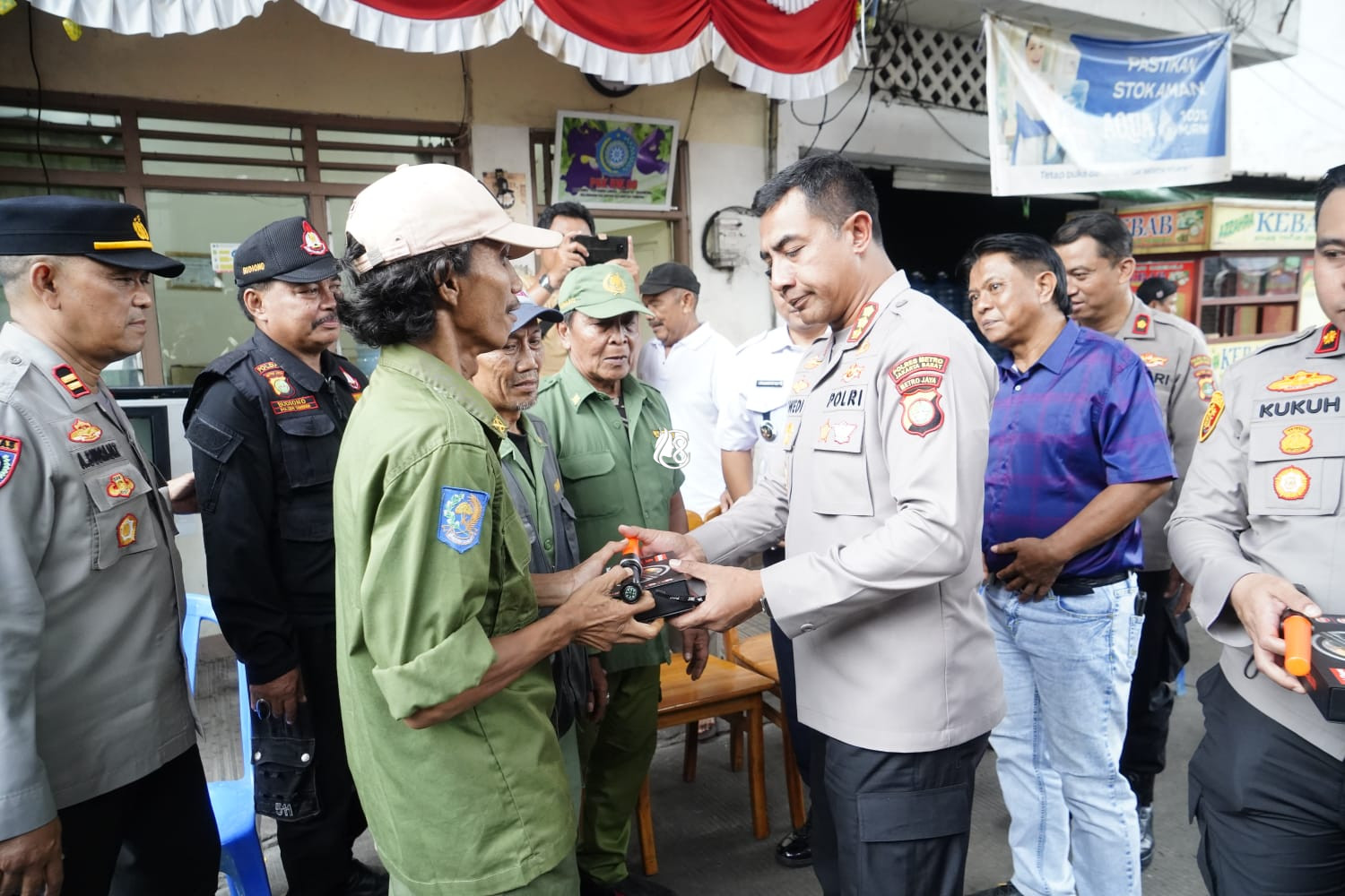 Ngopi Kamtibmas di Tambora, Kapolres Jakbar Ajak Warga Bersatu Cegah Tawuran