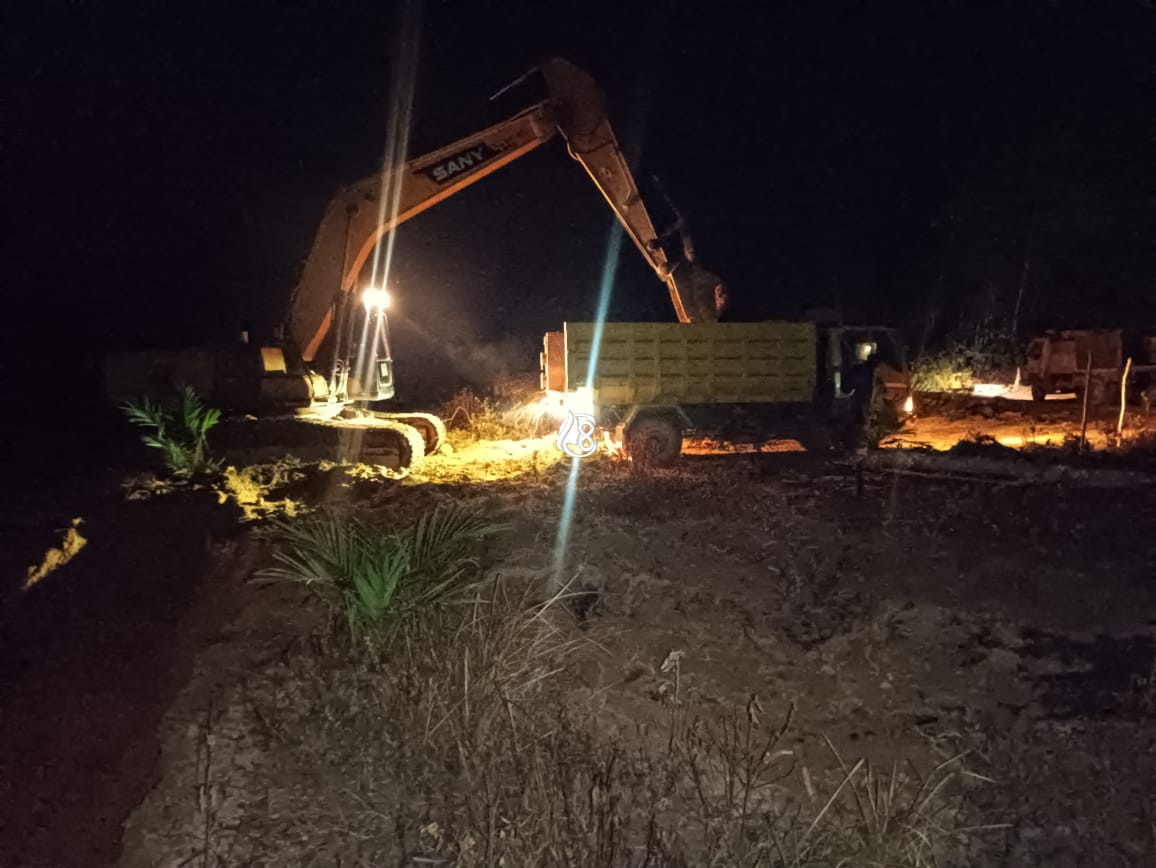 Kejar Target Pembangunan, Satgas TMMD ke-127 Lembur Malam Selesaikan Jalan di Pulau Lepar