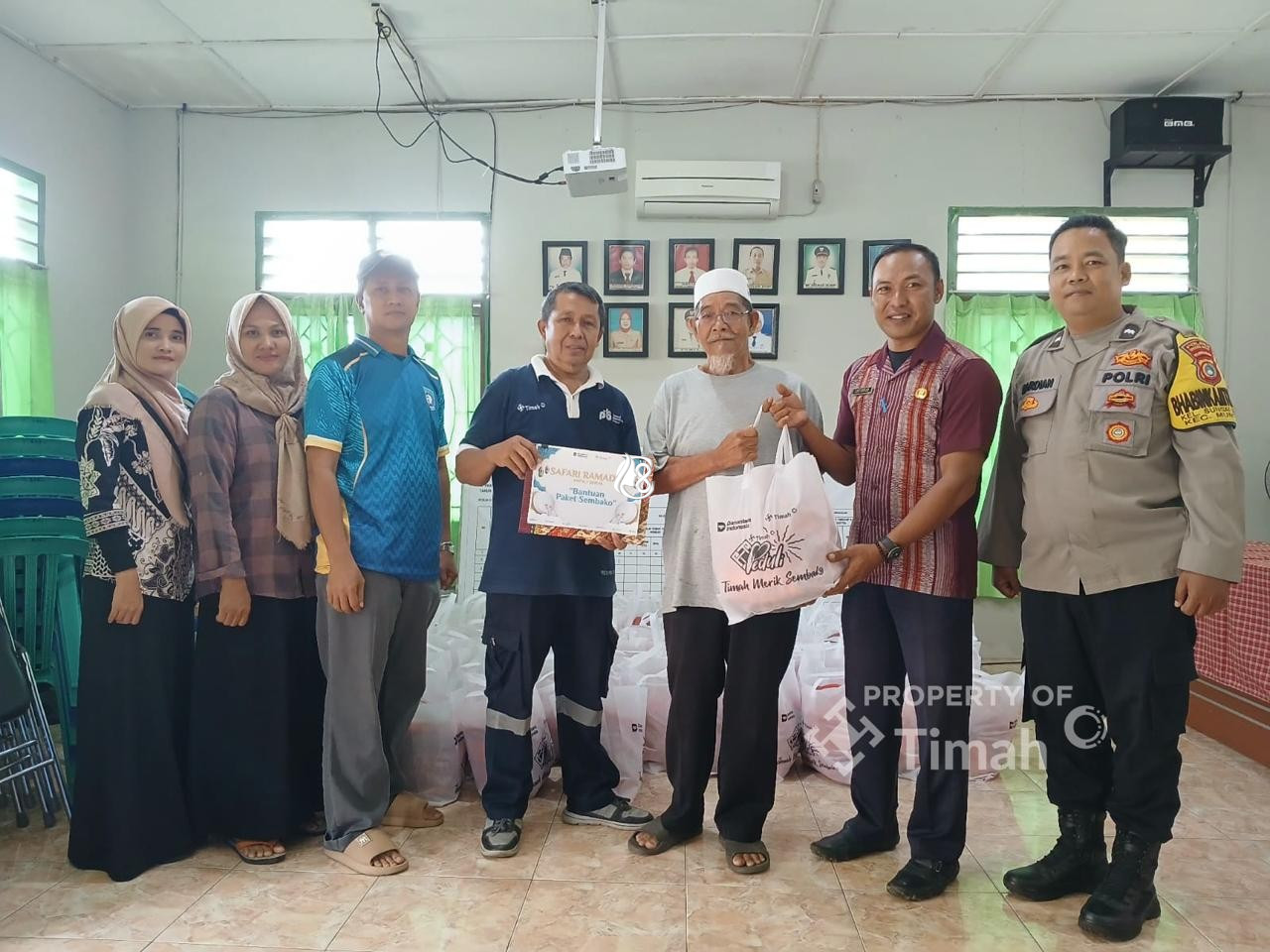 PT Timah Salurkan Ratusan Paket Sembako untuk Warga Bangka Barat Selama Ramadan