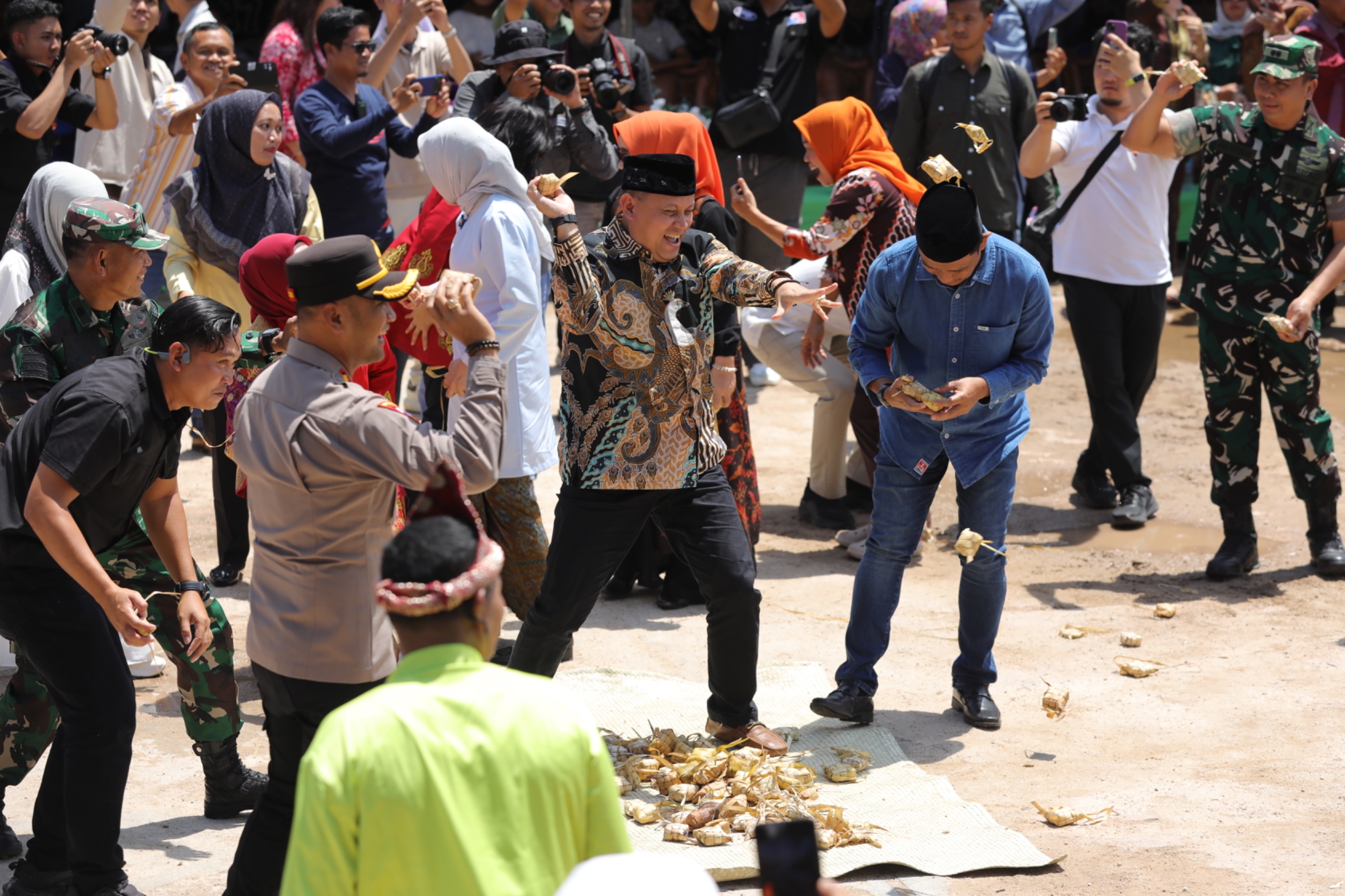 Festival Perang Ketupat Tempilang 2026 Meriah, Pemprov Babel Tegaskan Komitmen Pelestarian Budaya