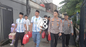 Ratusan Paket Takjil Dibagikan Polsek Tambora bersama komunitas Nusantara FC