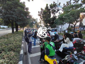 Jelang Berbuka Puasa Pokja PWI Jakarta Barat Bagikan 200 Paket Takjil bagi Pengendara