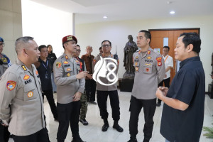 Wakapolres Metro Jakbar Tinjau Langsung Pengamanan Misa Paskah di Gereja ST. Petrus Paulus