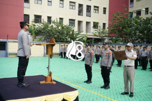 Kapolres Metro Jakarta Barat Tekankan Pelayanan Humanis dalam Pelaksanaan Tugas