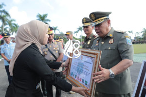 Kasat Pol PP se-Babel Beri Penghargaan kepada Gubernur Hidayat Arsani
