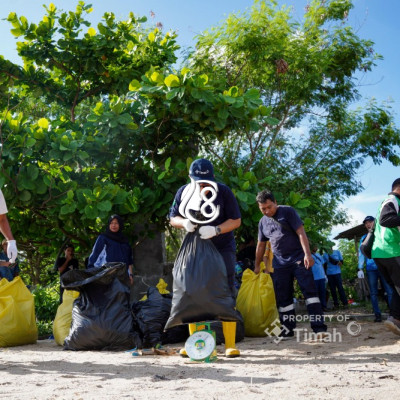 HLHS 2026: Dorong Kesadaran Pelestarian Pesisir PT Timah Gelar Aksi Bersih Pantai Tambak Udang