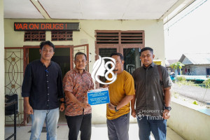 PT Timah Salurkan Bantuan Pos Kamling dan HT untuk Perkuat Keamanan Desa di Bangka Tengah