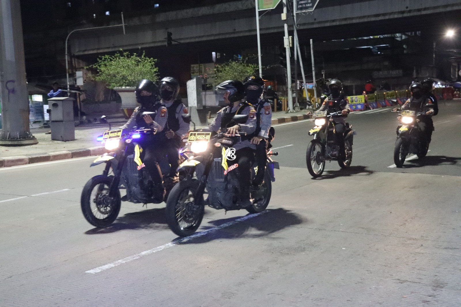 Polres Jakbar Gelar Patroli dan Razia Dini Hari untuk Antisipasi Kejahatan Jalanan
