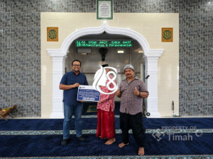 PT Timah Bantu Pengadaan Karpet Masjid Nurul Fatah di Belitung