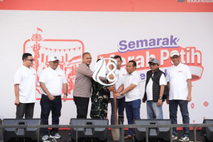 BRI Region 6 Meriahkan Pasar Malaka Rorotan, Dibuka dengan Simbolis Penumbukan Padi
