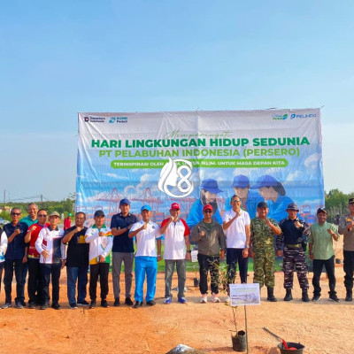 Dukung Kawasan Hijau, Pelindo Tanam 600 Pohon di Coastal Area Karimun