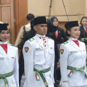 Kukuhkan 44 Anggota Paskibraka Jakarta Barat 2026, Wawako: Ini Awal dari Tugas Sesungguhnya