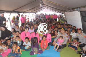 Kapolda NTT dan Ketua Bhayangkari Hadir untuk Warga Sikka, dari Trauma Healing hingga Bantuan Bayi dan Balita