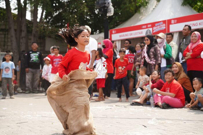 Semarak Merah Putih Kemerdekaan BRI Region 6, Warga Pasar Malaka Rorotan Antusias Ikuti Lomba 17-an