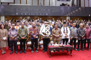 Serahkan Penghargaan pada Para Pemenang, Pramono Anung sebut Tahun Depan Hadiah AJMHT Bertambah