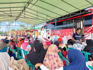 PT Timah Hadirkan Mobil Sehat di Festival Kuliner Serambi Mentok, Warga Antusias Periksa Kesehatan