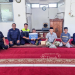 PT Timah Bantu Renovasi Masjid Al Fatah yang Mulai Lapuk