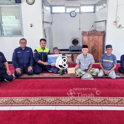 PT Timah Bantu Renovasi Masjid Al Fatah yang Mulai Lapuk