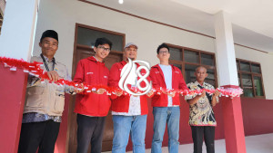 OCBC Syariah dan Rumah Wakaf Salurkan Wakaf untuk Dukung Pendidikan & Keterampilan Siswa di Pelosok Garut