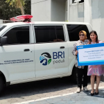 Perkuat Layanan Kesehatan di Hari Batik Nasional, BRI Serahkan Ambulans untuk SMA Yayasan Gemah Ripah Lohjinawi Klaten